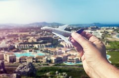 <b>降薪、裁员、破产，摇摇欲坠的旅游行业还有未来吗？</b>